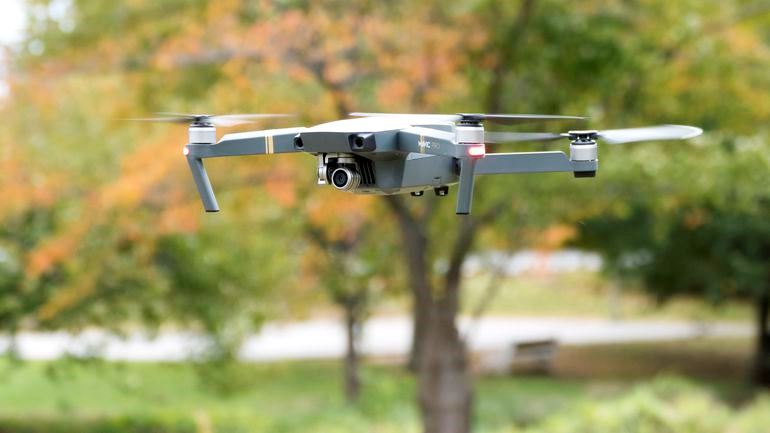 小型で折り畳み式の空撮ドローン DJI Mavic Pro【おすすめ】